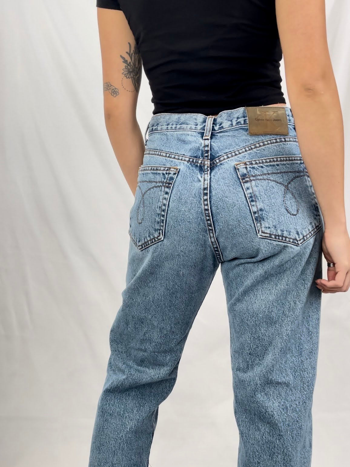 90s Calvin Mid-Rise Baggy Straights (32x30”)